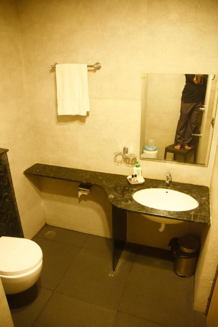 Hotel Om International Гокарна Екстериор снимка