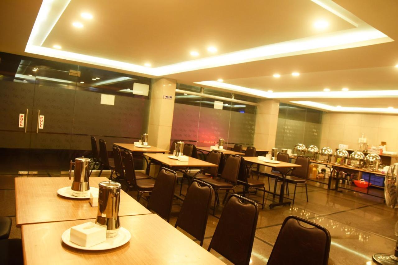 Hotel Om International Гокарна Екстериор снимка
