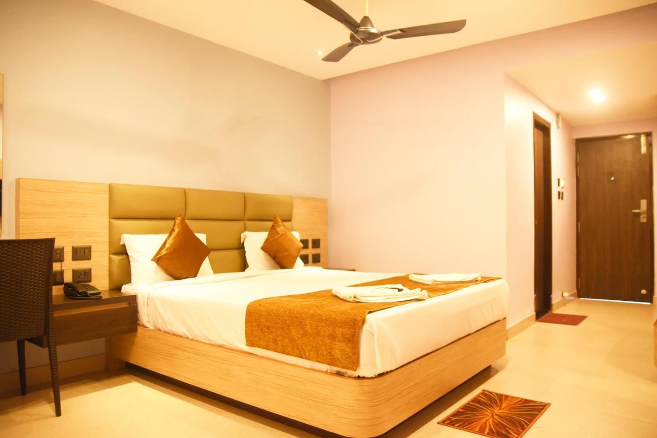 Hotel Om International Гокарна Екстериор снимка