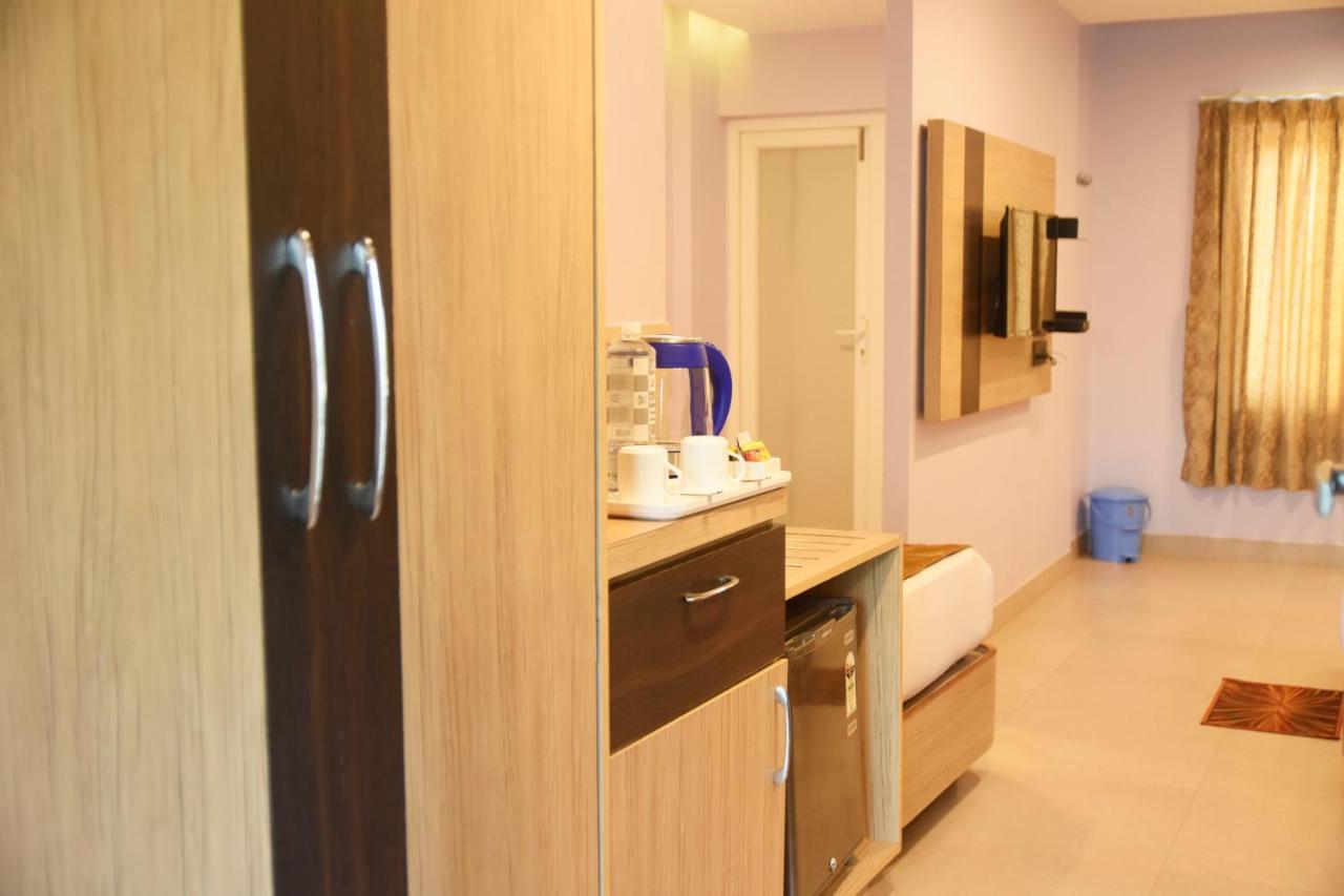 Hotel Om International Гокарна Екстериор снимка