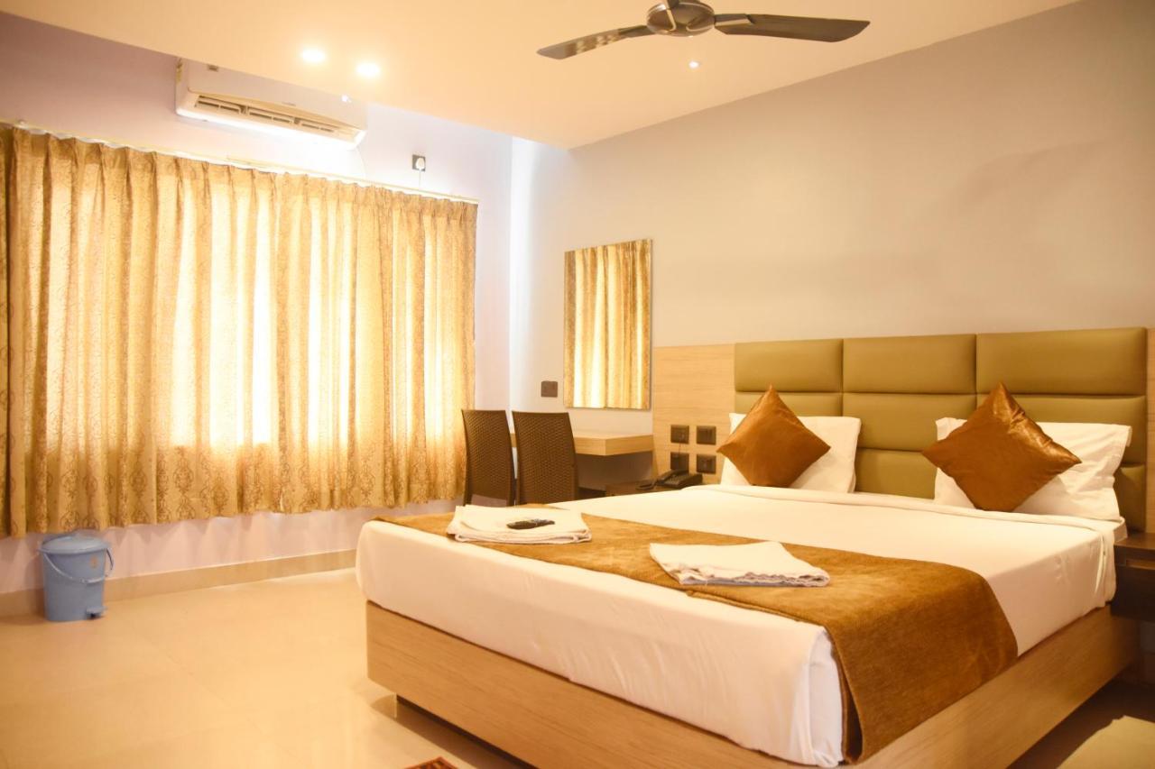 Hotel Om International Гокарна Екстериор снимка