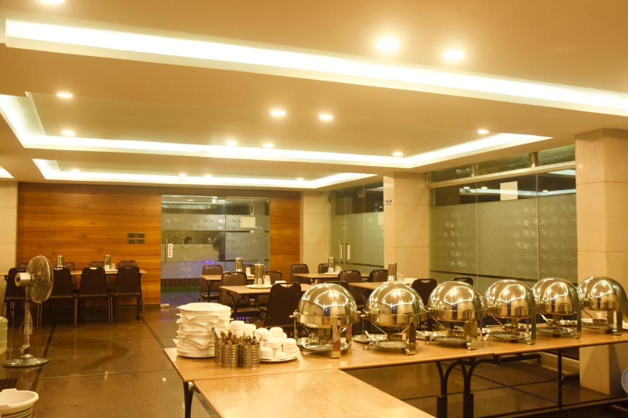 Hotel Om International Гокарна Екстериор снимка