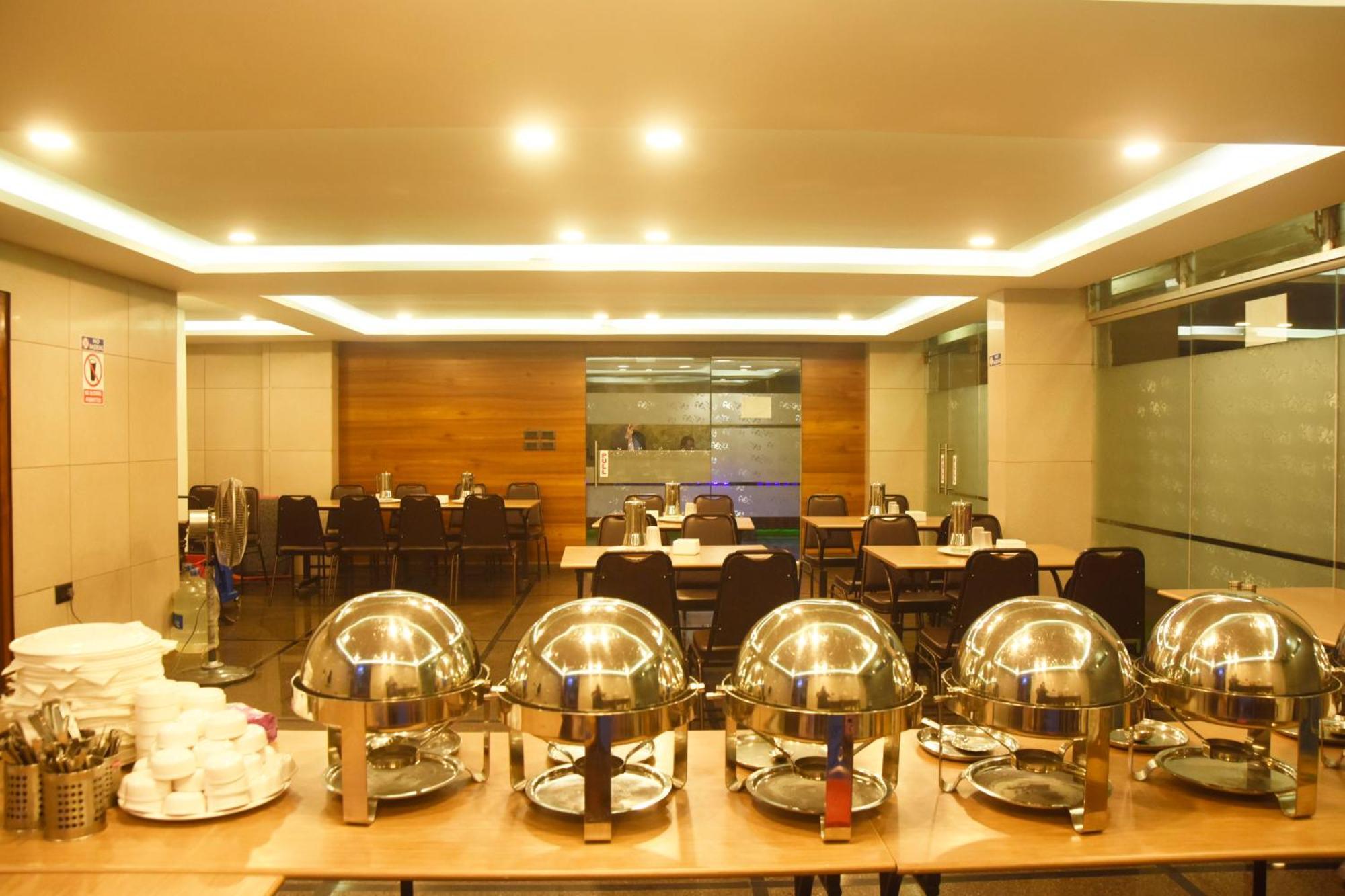 Hotel Om International Гокарна Екстериор снимка