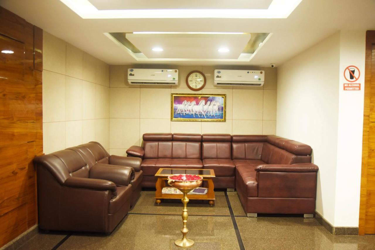 Hotel Om International Гокарна Екстериор снимка