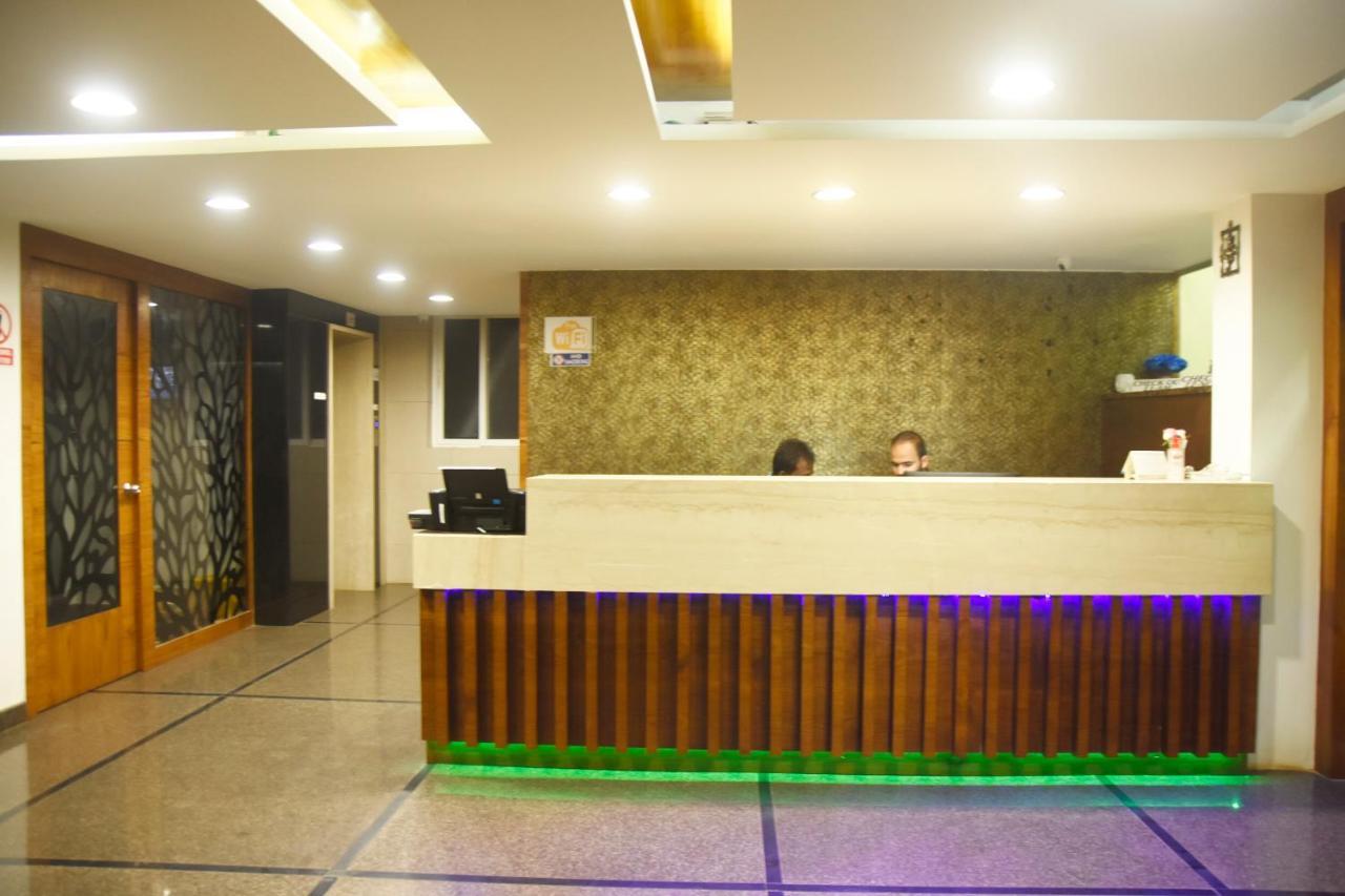 Hotel Om International Гокарна Екстериор снимка