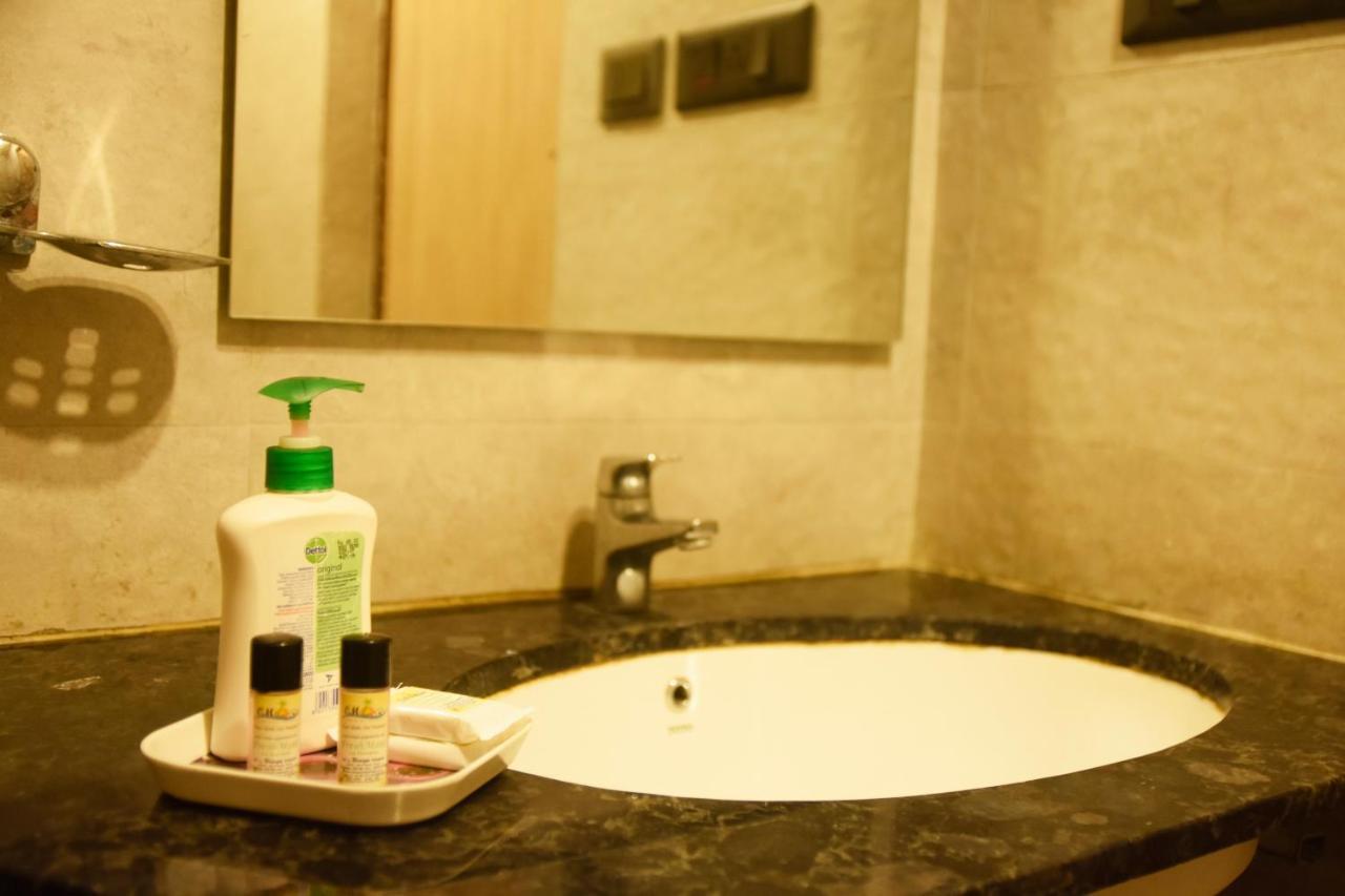Hotel Om International Гокарна Екстериор снимка