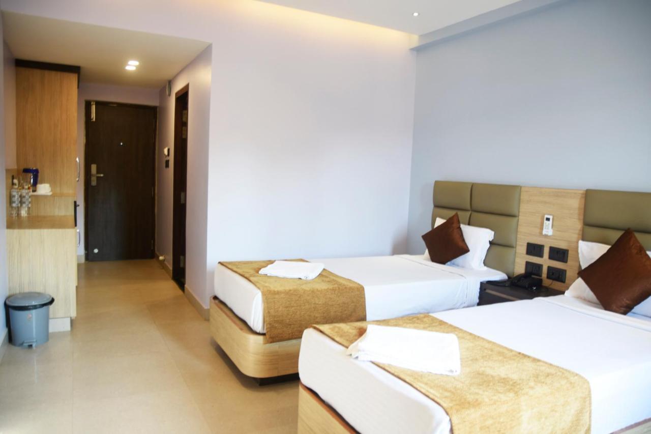 Hotel Om International Гокарна Екстериор снимка