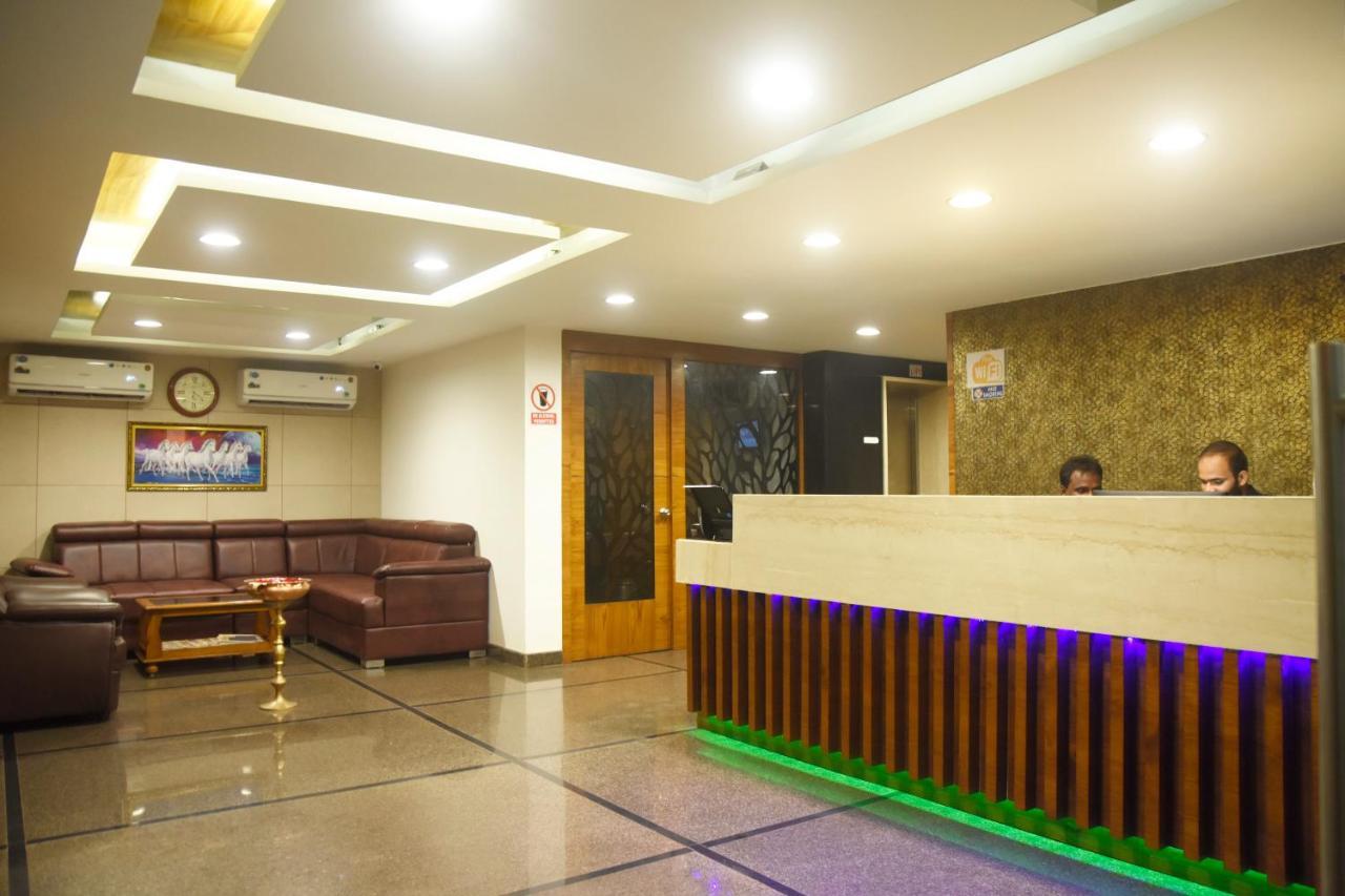Hotel Om International Гокарна Екстериор снимка