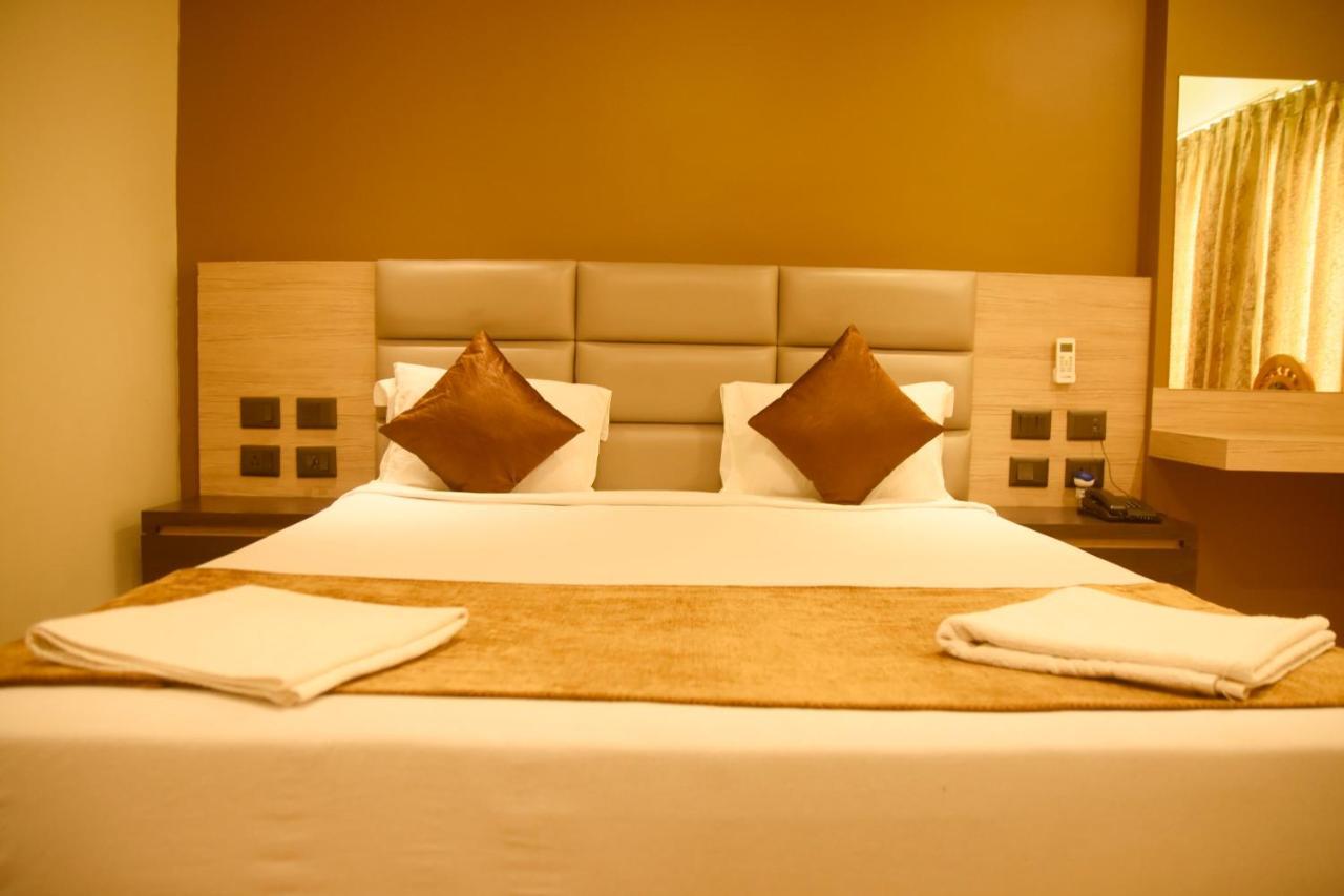 Hotel Om International Гокарна Екстериор снимка